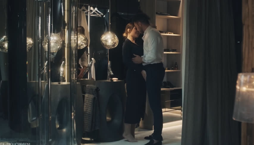Kıyafet Güzel Ama Gün Sonunda Çıkmalı - Konulu Porno